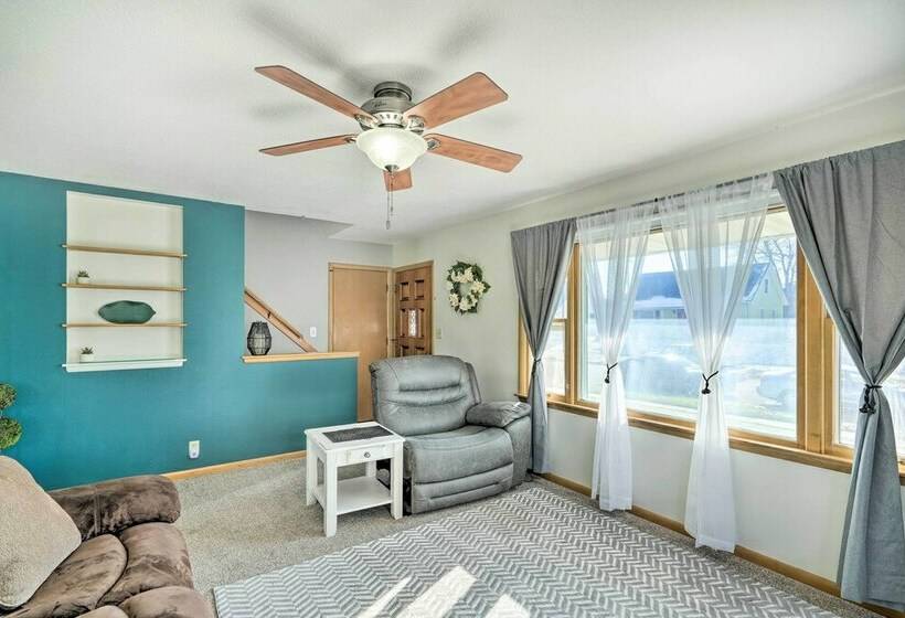 Cedar Rapids Home ~ 3 Mi To Dtwn!