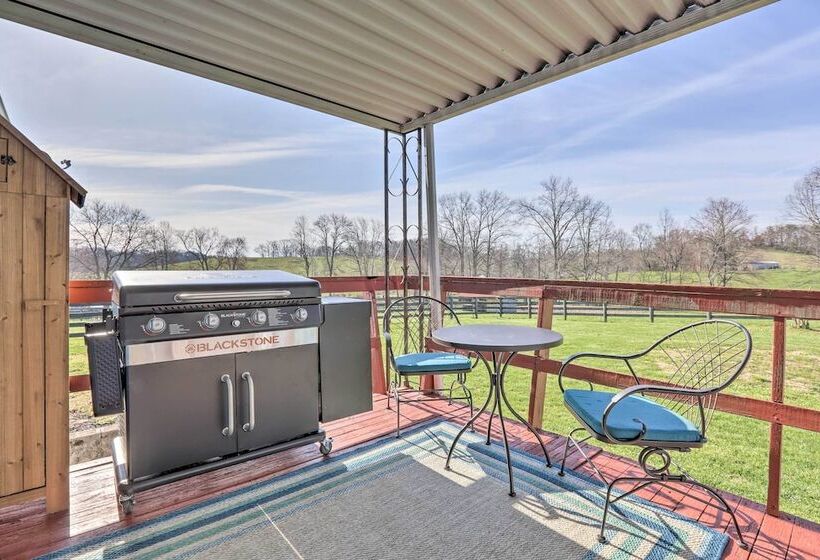 Charming East Bernstadt Retreat < 6 Acre Farm!