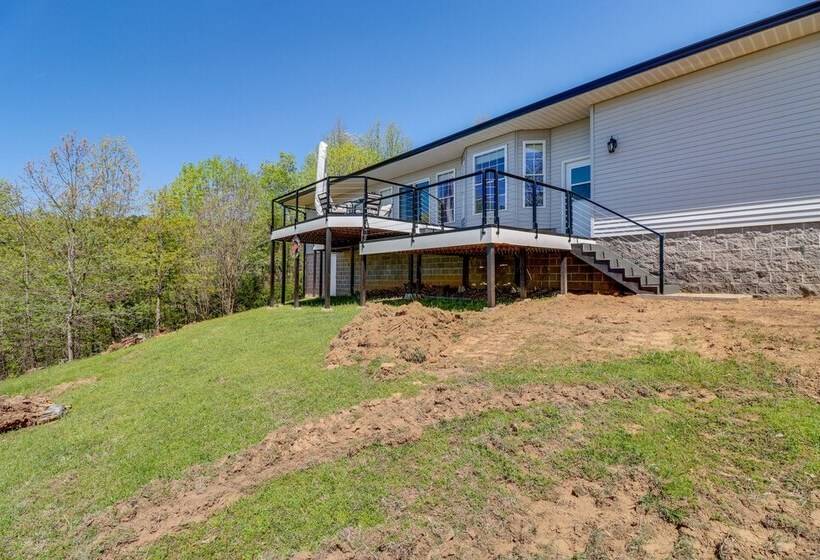 Charming Edgemont Home W/ Deck & Lake Views!