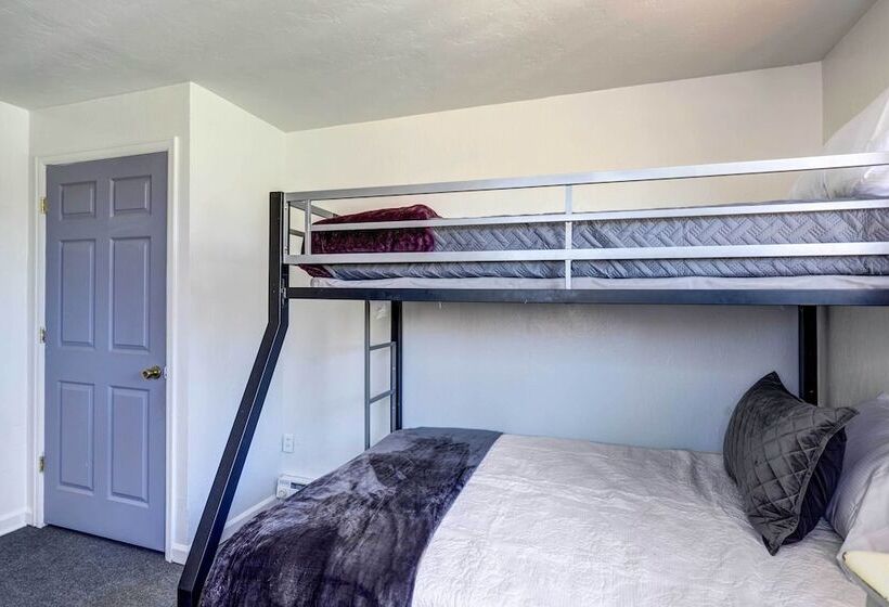 Charming Montrose Family Home: Block To Downtown!
