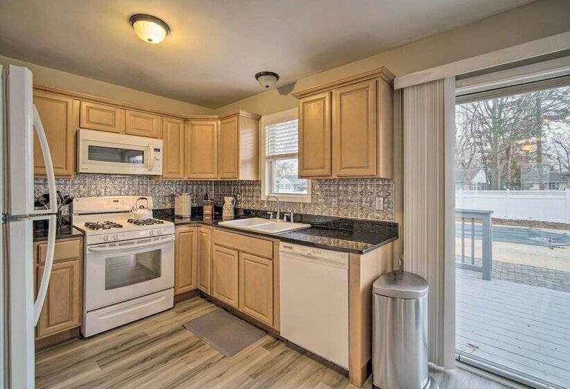 Charming Somers Point House W/ Private Pool!