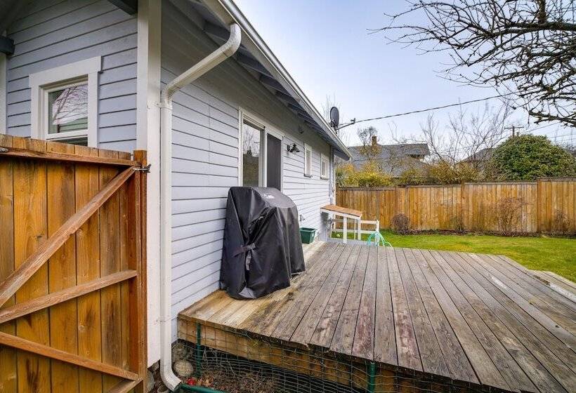Charming Tacoma Vacation Home W/ Fenced Yard