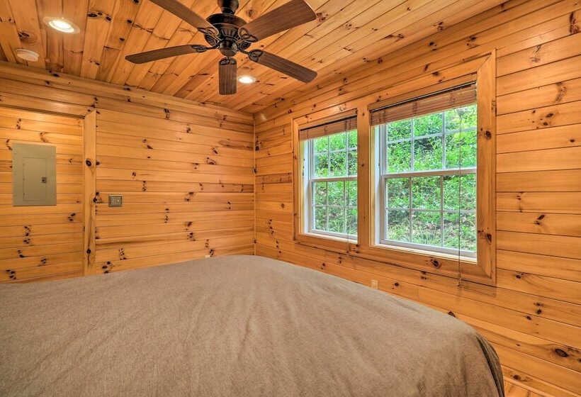 Cozy Boone Cabin W/ Deck: Close To Downtown!