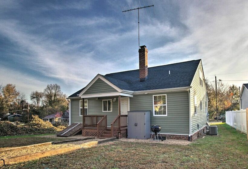 Cozy Home W/ Grill: 1 Block To Longwood Univ!