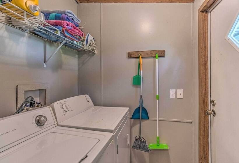 Cozy Mead Home W/ Grill & Patio: Nearby Lake!