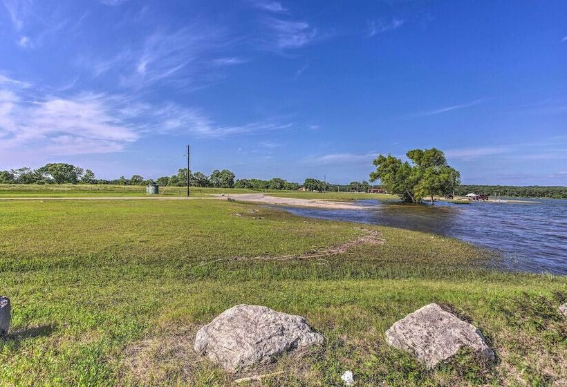 Cozy Mead Home W/ Grill & Patio: Nearby Lake!