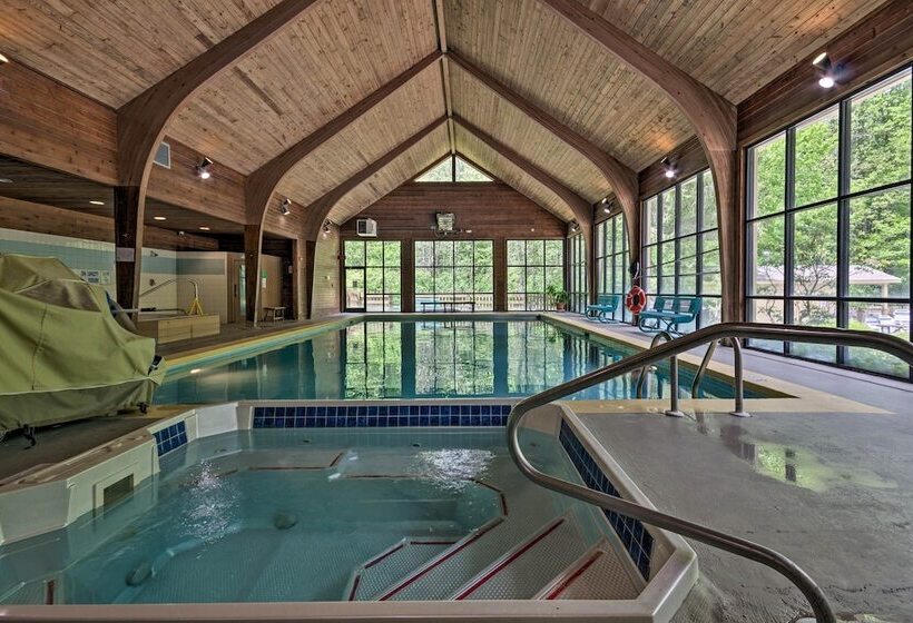 Cozy Retreat W/ Deck & Sapphire Resort Access!