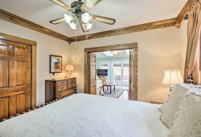 Damascus Home W/fire Pit & Views, Walk To Shops!