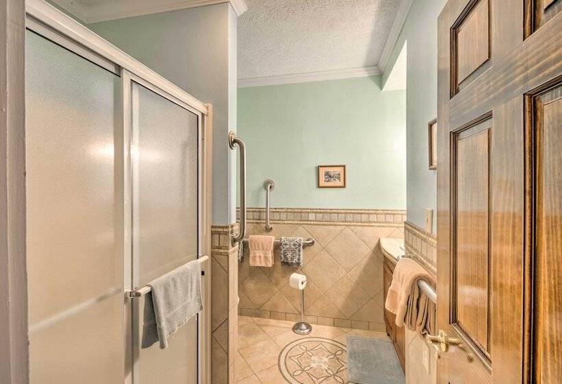 Damascus Home W/fire Pit & Views, Walk To Shops!