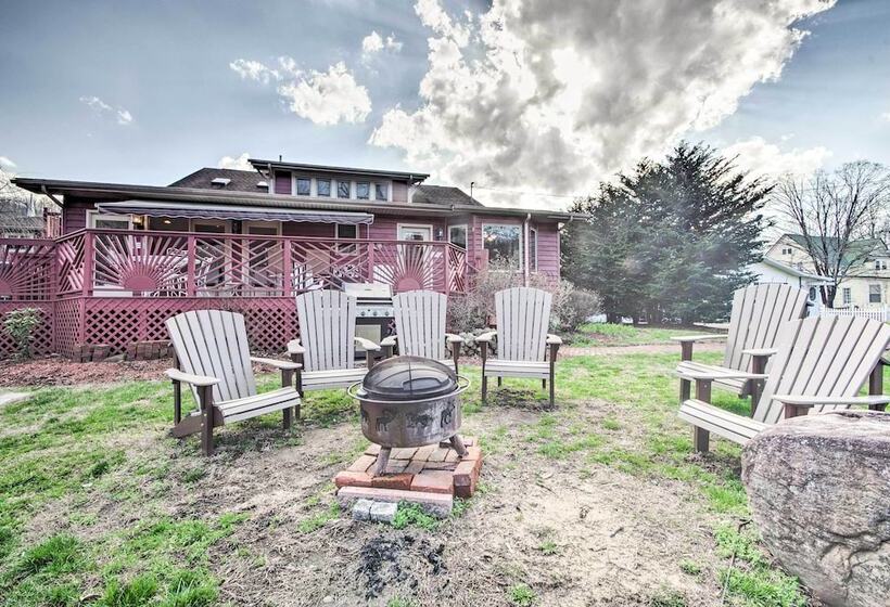 Damascus Home W/fire Pit & Views, Walk To Shops!