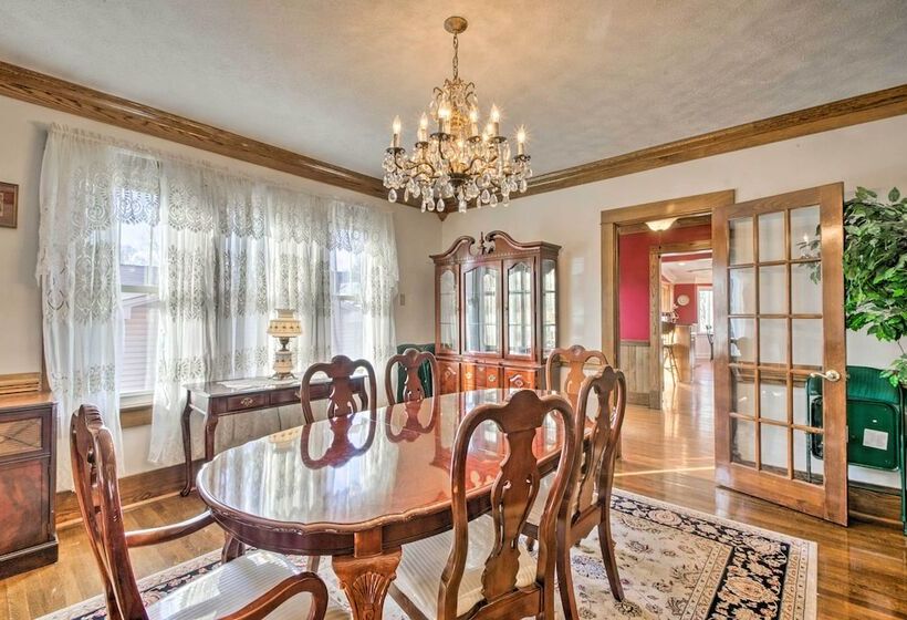 Damascus Home W/fire Pit & Views, Walk To Shops!