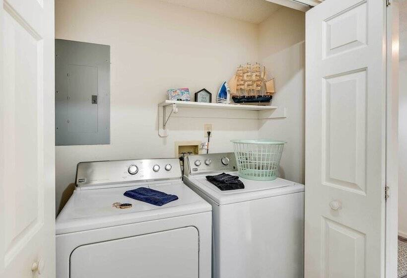 Dunn Dreamin : Hot Tub, Pirate Fort, & Fire Pit!