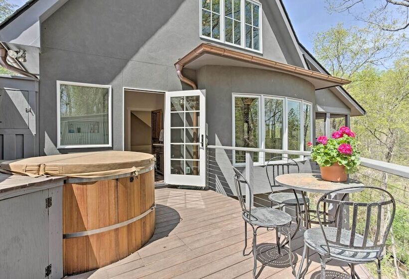 Enchanting Tryon Home W/ Hot Tub ~ 14 Mi To Tiec!