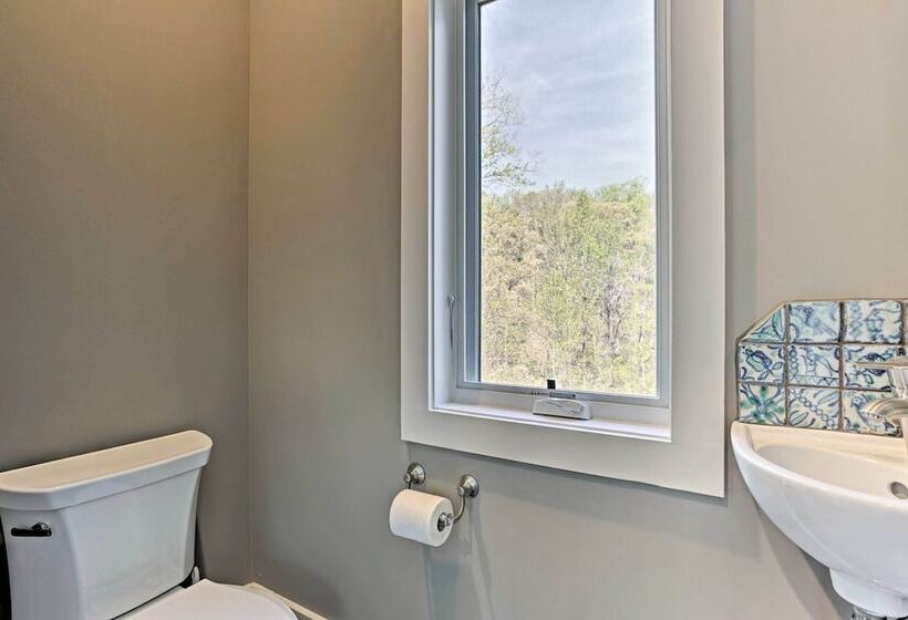 Enchanting Tryon Home W/ Hot Tub ~ 14 Mi To Tiec!