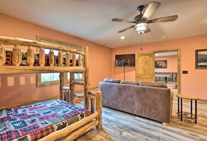 Family Cabin W/ Hot Tub: 12 Mi To Beech Mountain!