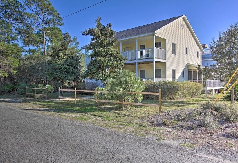 Family Friendly Home W/ Pool, Easy Walk To Beach!