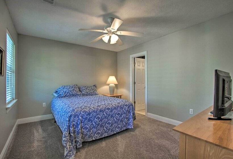 Family Friendly Home W/ Pool, Easy Walk To Beach!