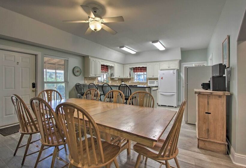 Family Friendly Home W/ Pool, Easy Walk To Beach!