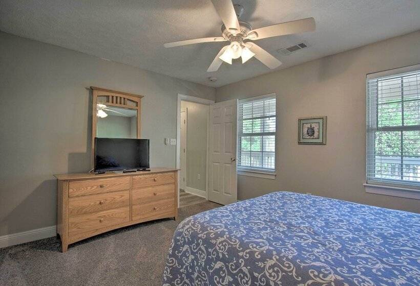 Family Friendly Home W/ Pool, Easy Walk To Beach!