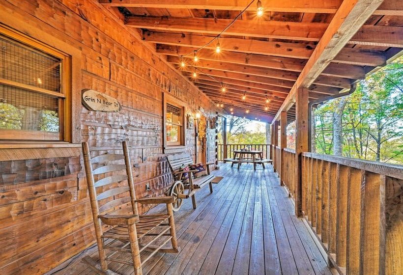 Grin N Bear It  Cabin W/ Hot Tub + Fire Pit!