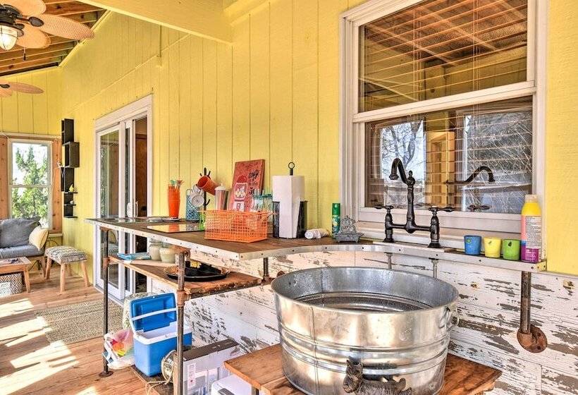 High End Canalfront Paradise W/ Dock & Kayaks!