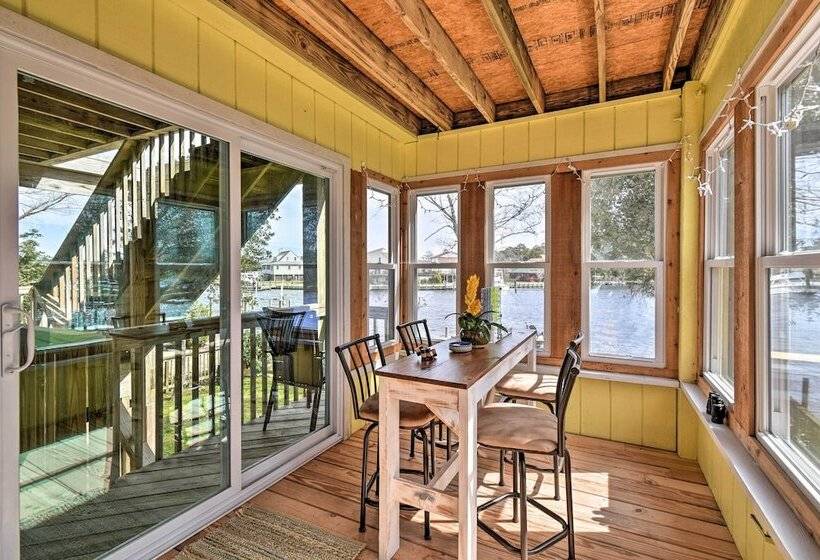 High End Canalfront Paradise W/ Dock & Kayaks!