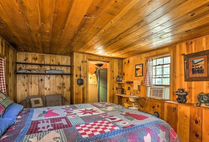 Historic Keystone Cabin Near Mount Rushmore!