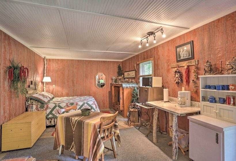 Historic Keystone Cabin Near Mount Rushmore!