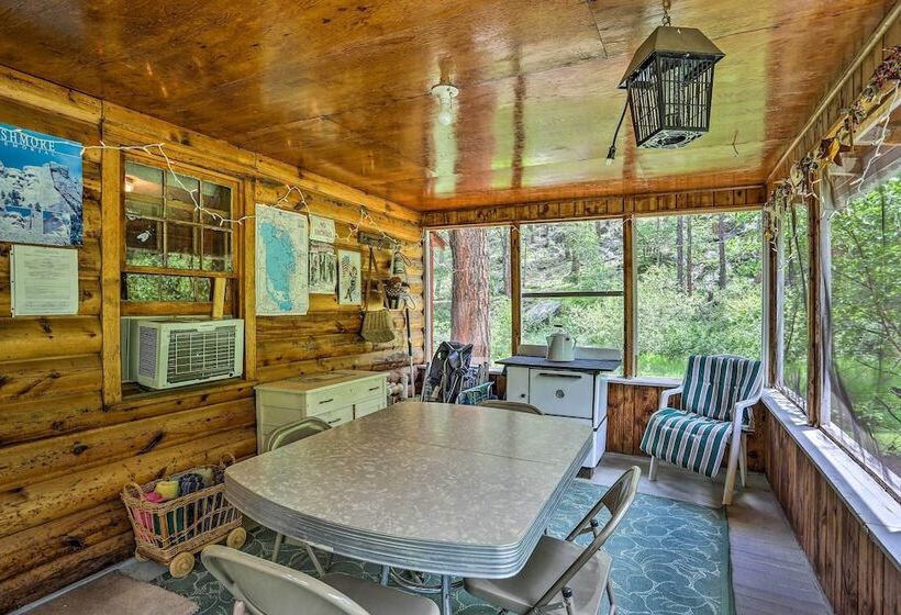 Historic Keystone Cabin Near Mount Rushmore!