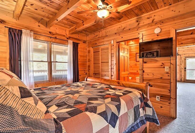 Homey Sevierville Cabin W/ Deck Near Pigeon Forge!