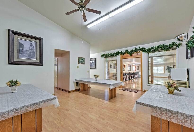 Huge Preston Cabin W/ Game Room & Mountain Views!