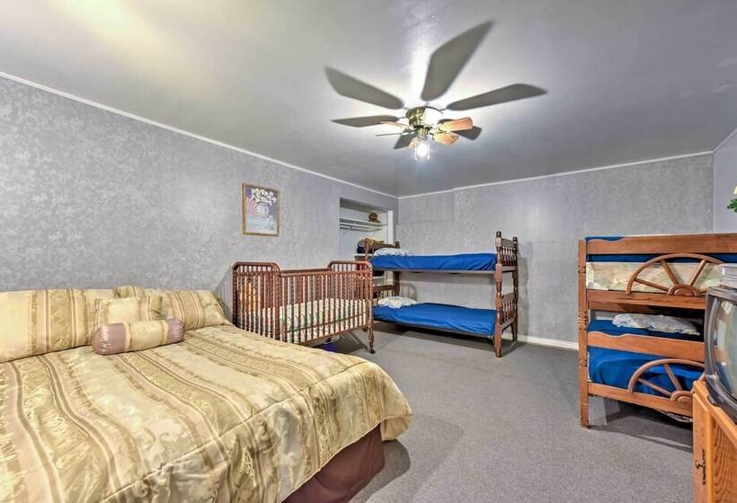 Huge Preston Cabin W/ Game Room & Mountain Views!