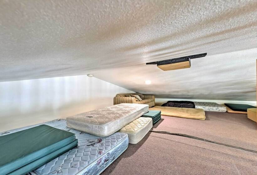 Huge Preston Cabin W/ Game Room & Mountain Views!