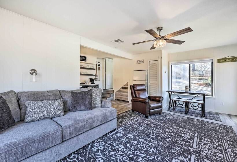 Lakefront Grove Getaway W/ Shared Boat Dock!