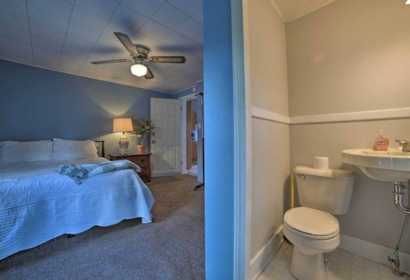 Manistee House W/ Deck: 1/2 Mi To Riverwalk!