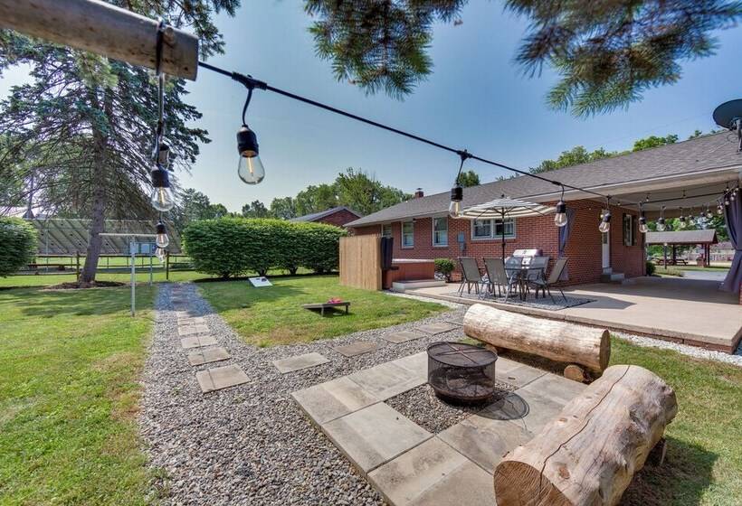 Marietta Home W/ Private Hot Tub, Pool Table!