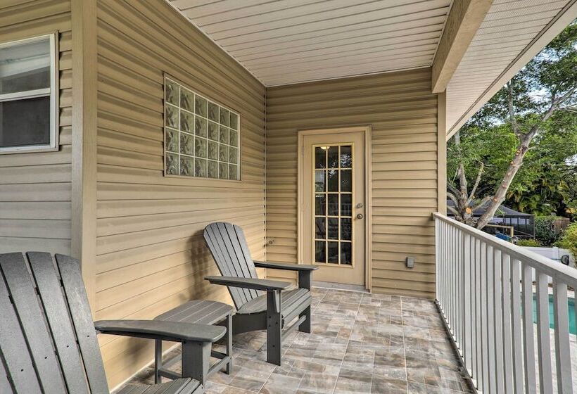 Modern Clearwater Home W/ Deck: 9 Mi To Beach