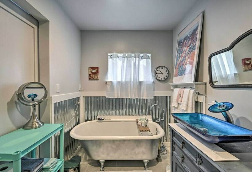 Mountain Memories:  Cozy Small Town Escape