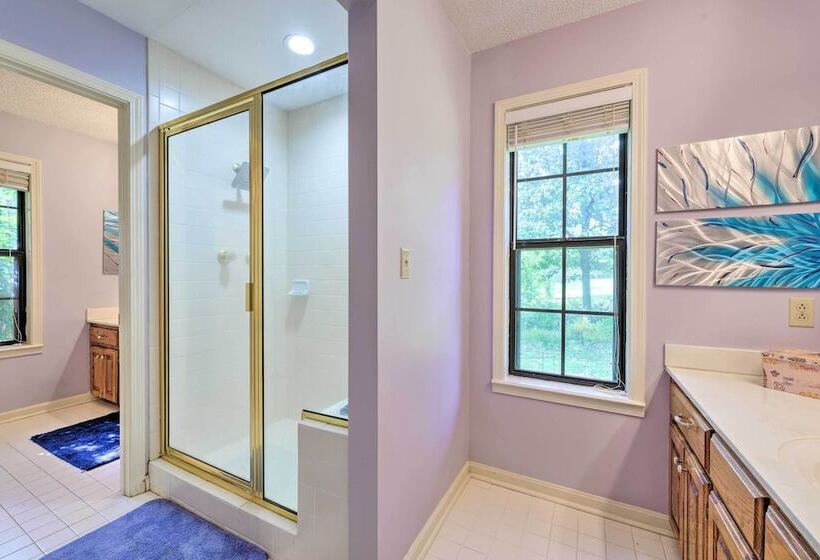 Oxford Home With Hot Tub, 10 Mi To Ole Miss