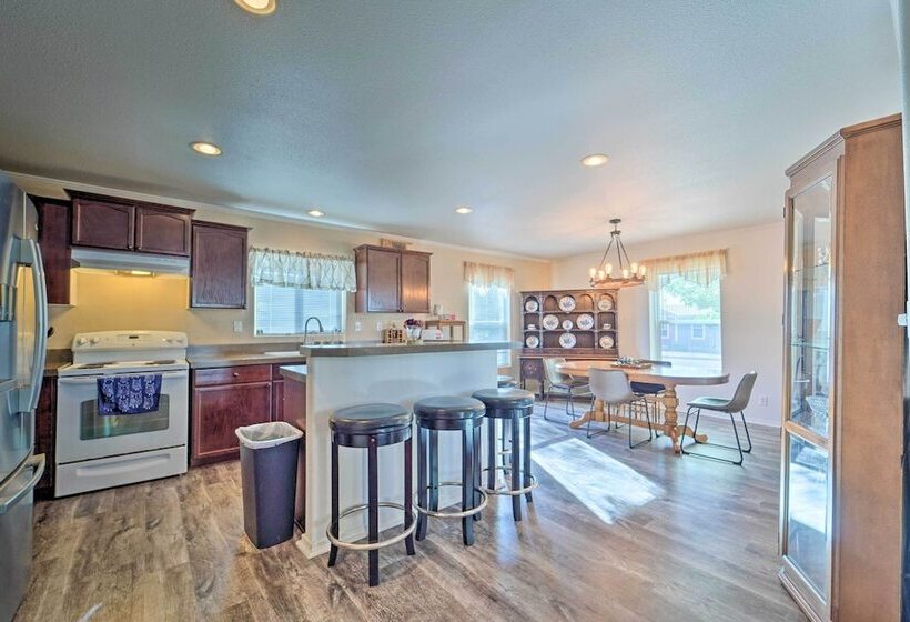 Peaceful Portales Escape W/ Patio & Grill!