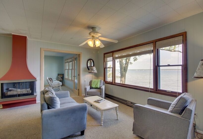 Pelican Lake Cabin: Private Beach + Scenic Sunsets