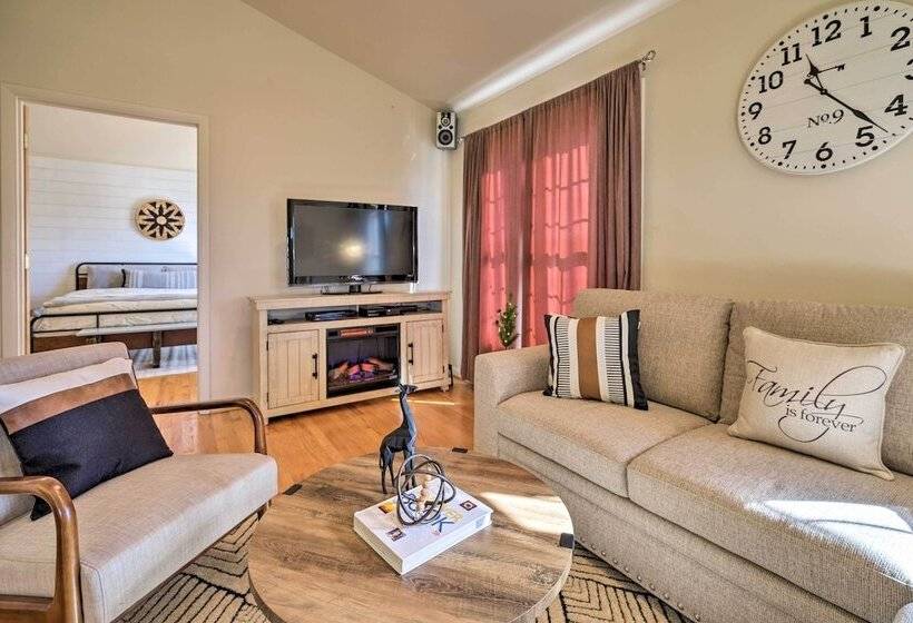 Pet Friendly Cottage With Game Room & Fire Pit!