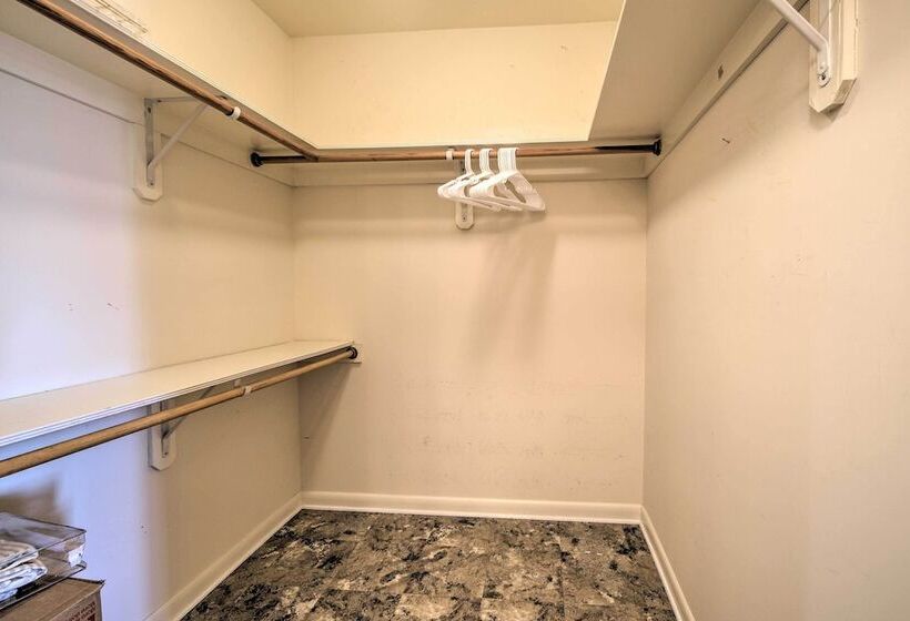 Pet Friendly Cottage With Game Room & Fire Pit!