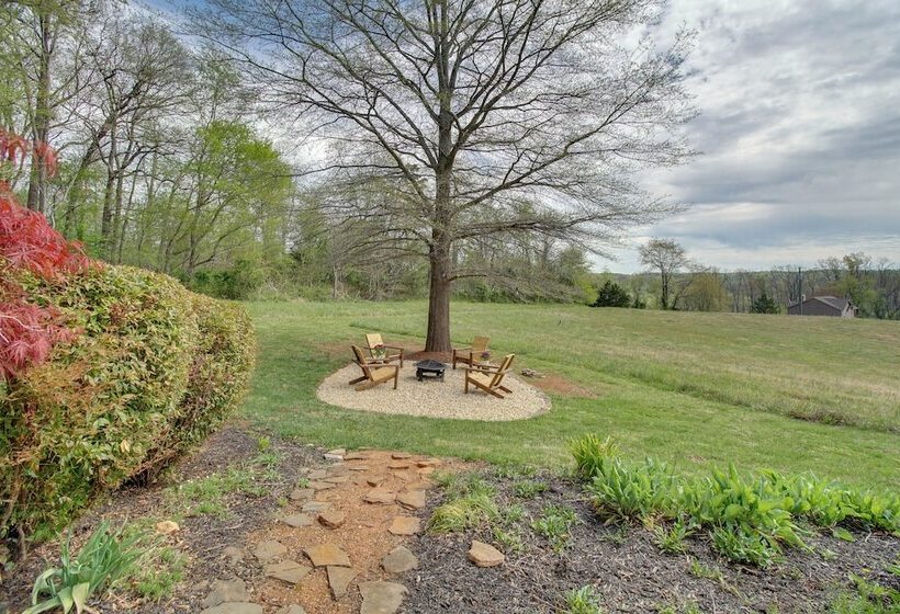 Pet Friendly Cottage With Game Room & Fire Pit!