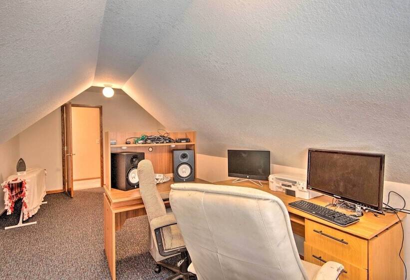 Pet Friendly Des Moines Home W/ Fenced Yard!