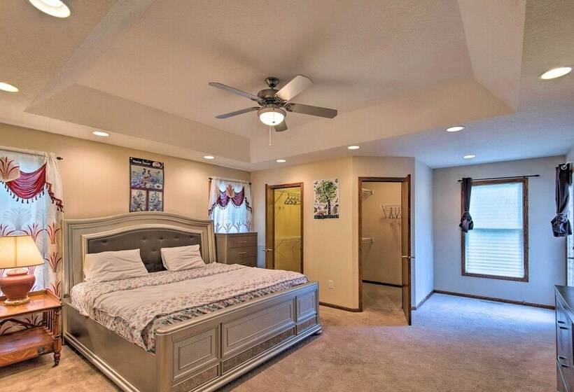 Pet Friendly Des Moines Home W/ Fenced Yard!