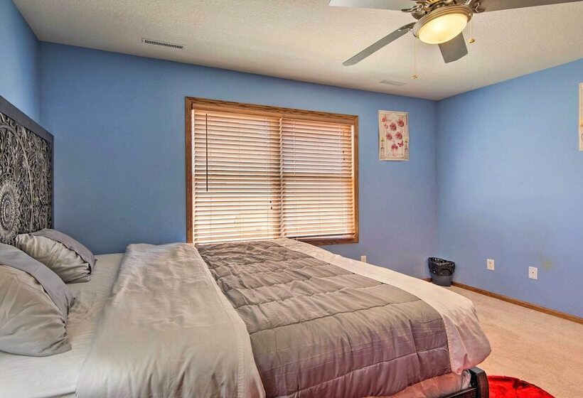 Pet Friendly Des Moines Home W/ Fenced Yard!