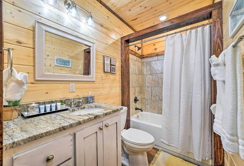 Falling Star  Eagletown Cabin W/ Hot Tub: Pets Ok