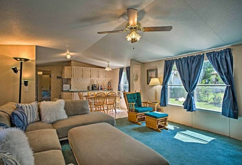 Pet Friendly Kingston Home W/ Deck & Fire Pit