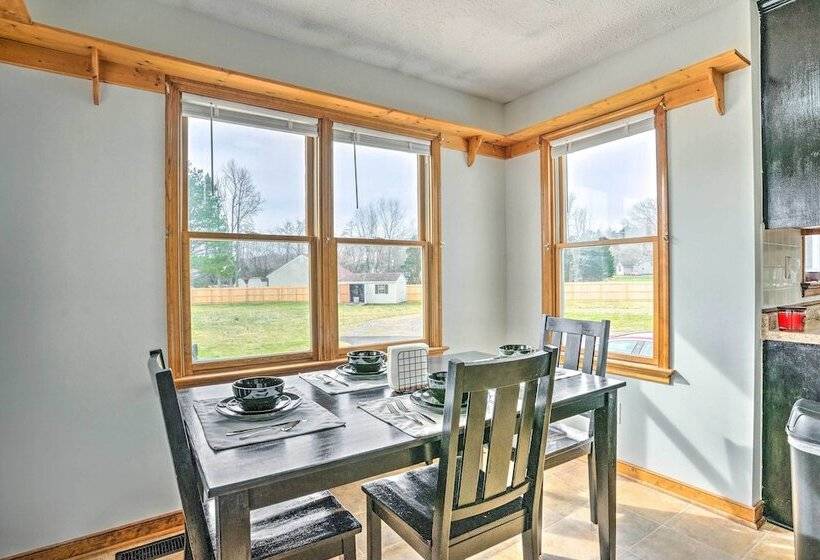 Richmond Area Home W/ Game Room & Patio!